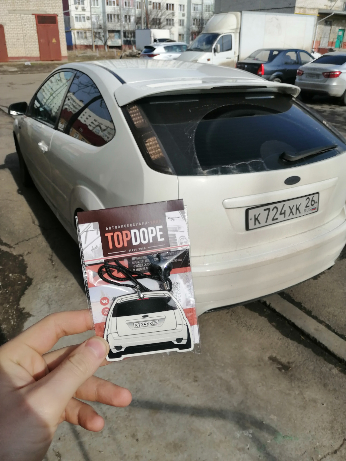 Ароматизатор форд фокус 2. Ароматизатор форд фокус 3. Ароматизатор в машину картонный. Вонючка форд фокус. Ароматизатор форд фокус 2.