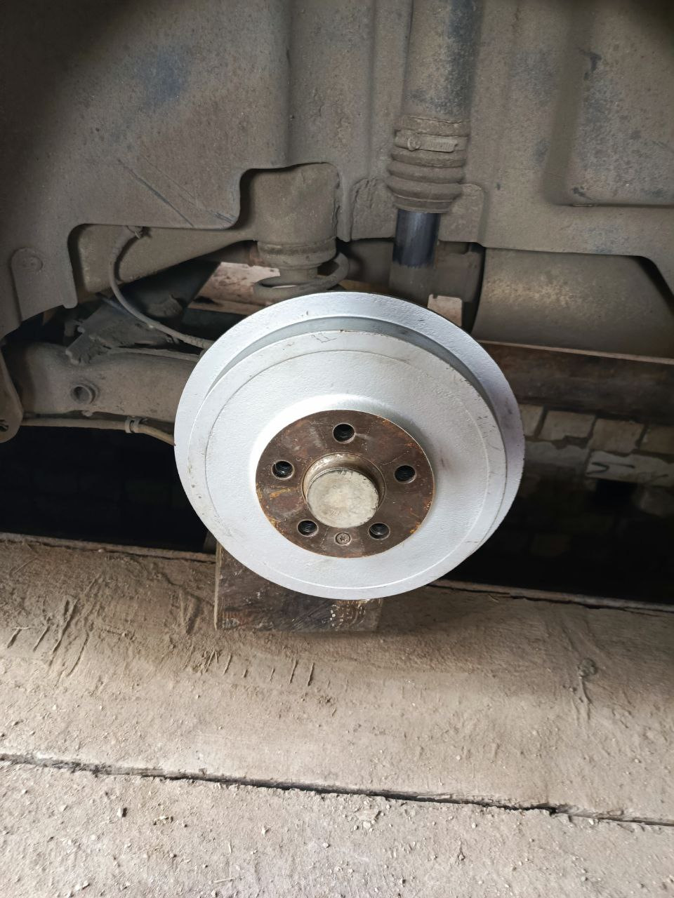 Вот они мои барабанные тормоза, с которыми мучился год. — Volkswagen Polo Sedan