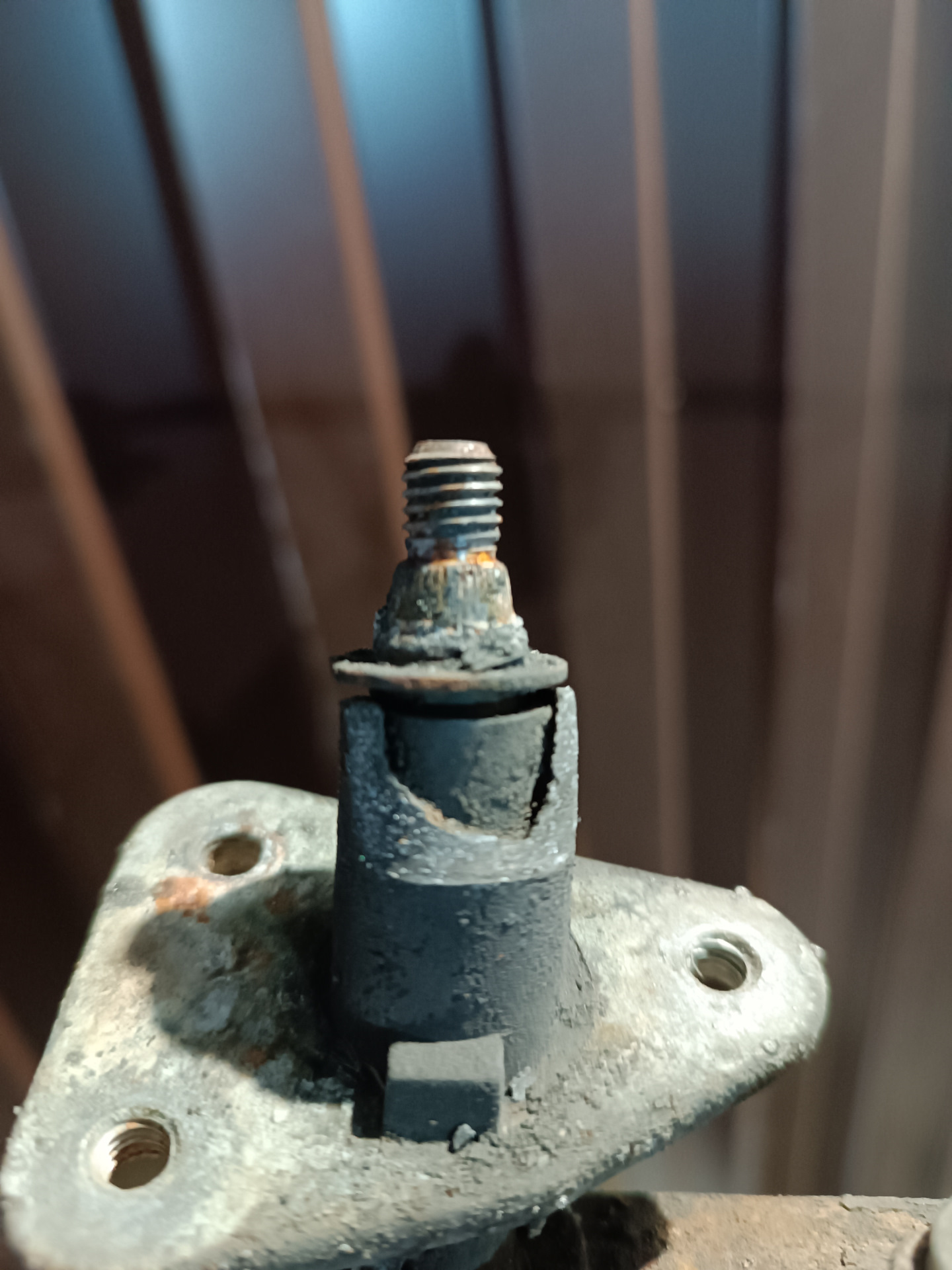 Замена трапеции стеклоочистителя — Mitsubishi Pajero (3G), 3,2 л, 2002 ...