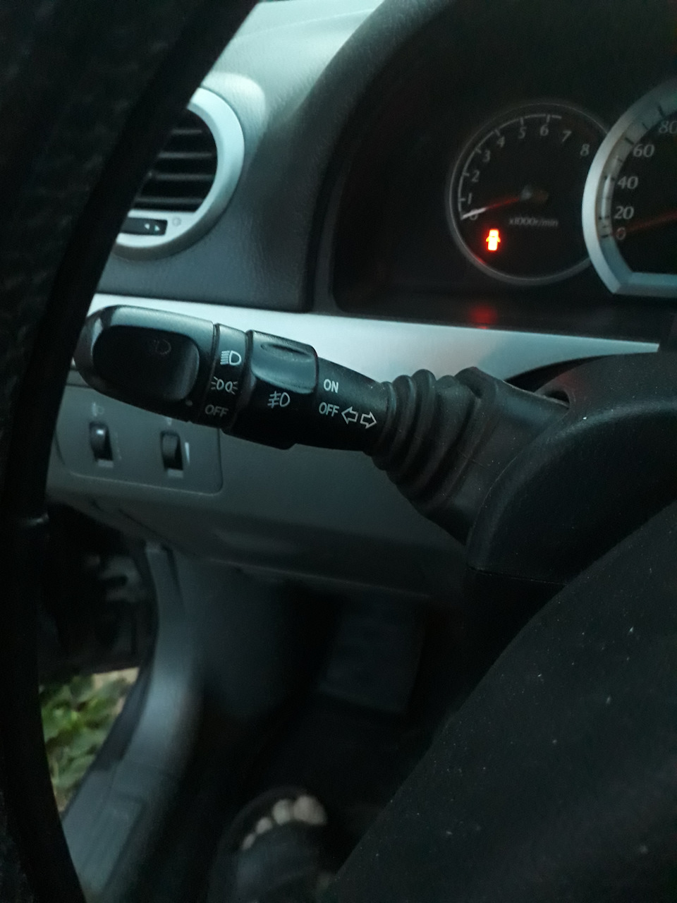 Ремонт разъема заднего фонаря — Renault Fluence, 1,6 л., 2013 года ...