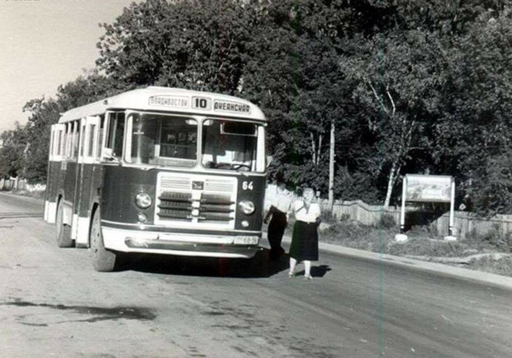 Пятьдесят первый автобус. ЗИЛ 158. Автобусы прошлого века. 1961 Год автобус. Старые автобусы Владивосток.