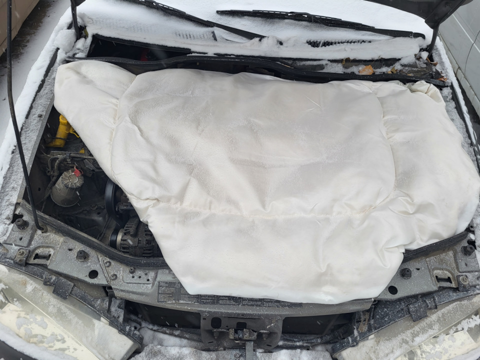 Зима… Водитель торжествуя … Укрыл мотор и в ус не дует ?? — Renault ...