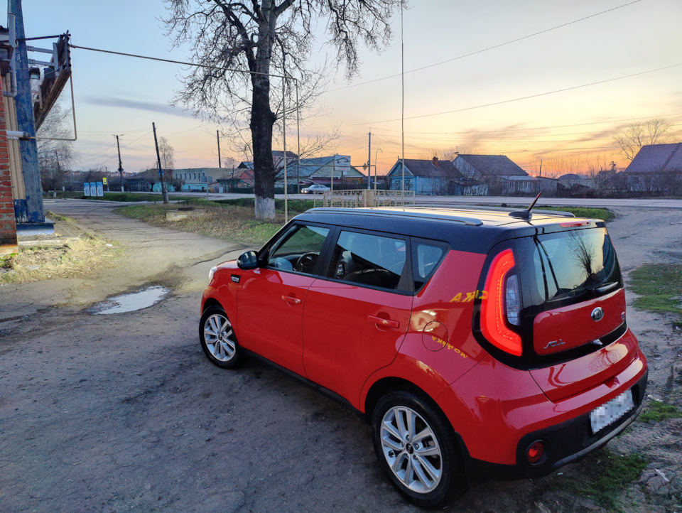 Купить б/у Kia Soul I 1.6d AT (128 л.с.) дизель автомат в Ногинске: серебристый 