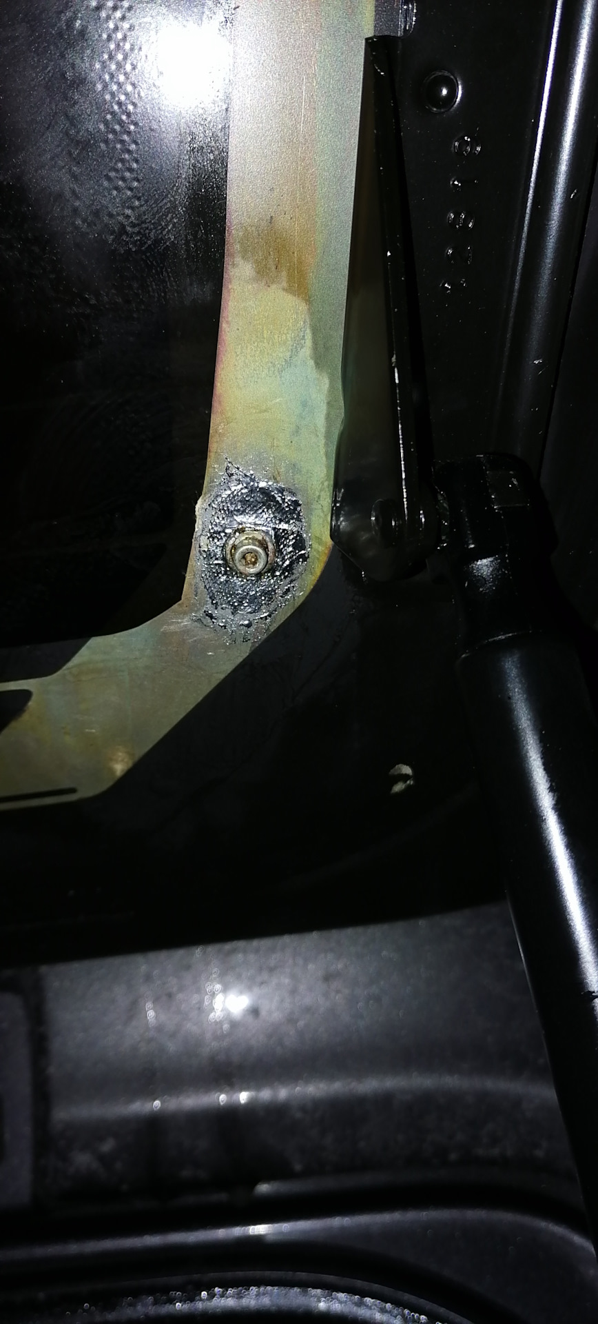 Пайка контакта обогрева заднего стекла на Jeep Wrangler JL — Jeep ...