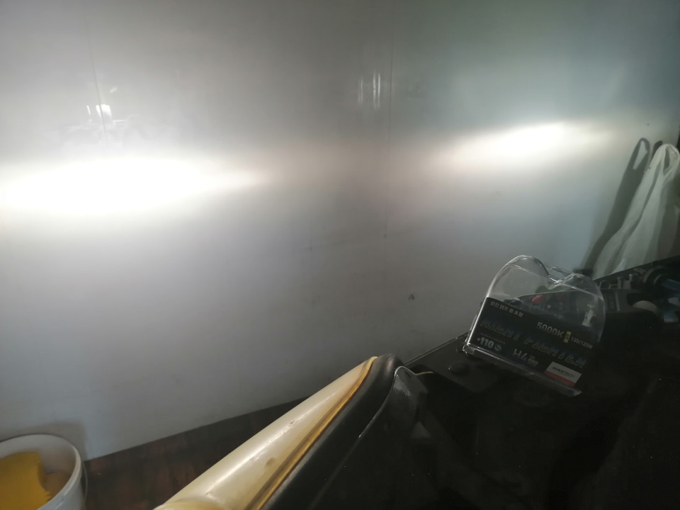 Авантеч, кто-тут хвалил))), справа — Nissan X-Trail II (t31)