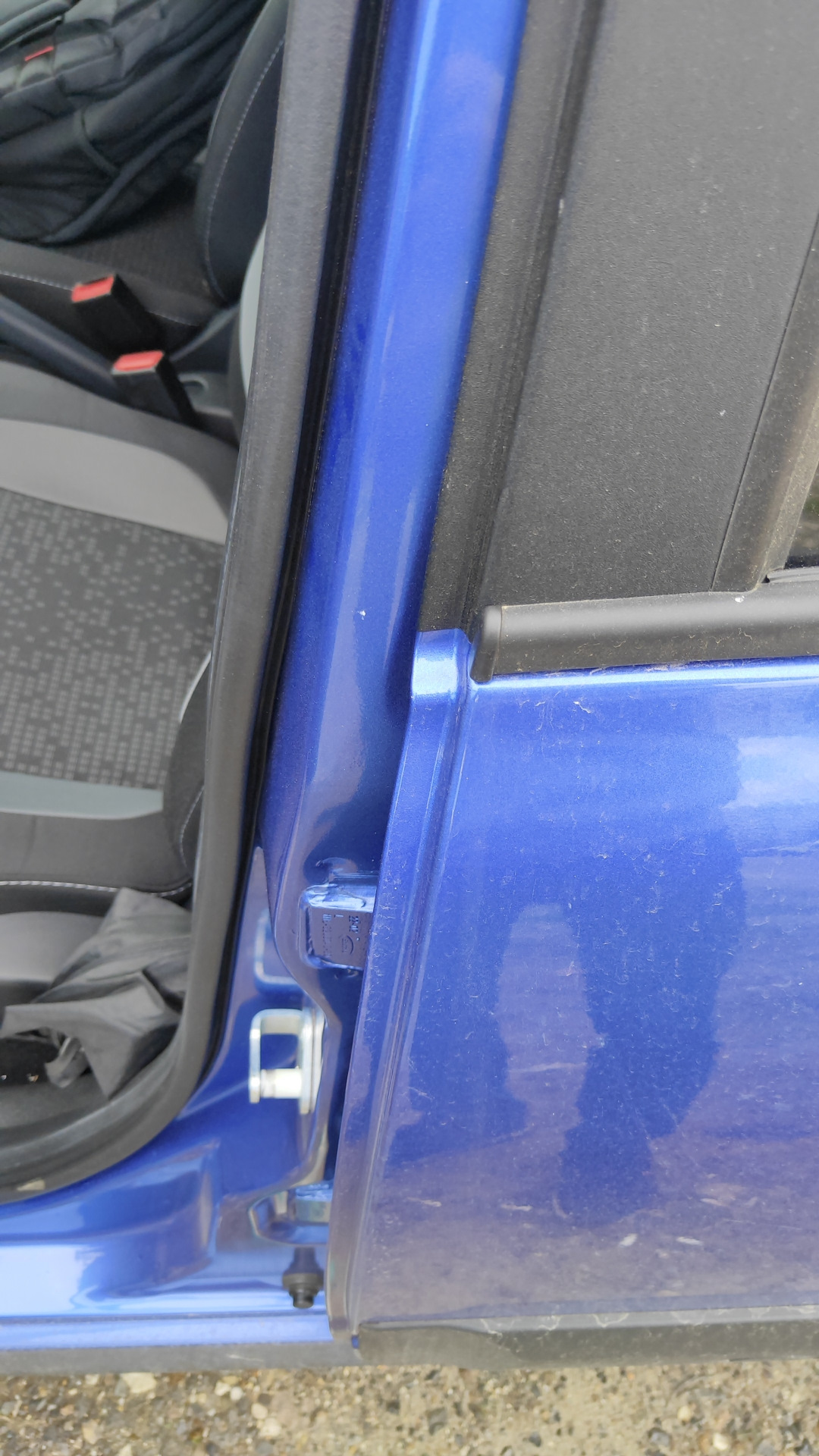 Задняя дверь гранта кросс. Гранта кросс задняя дверь. Двкрьгранта кросс