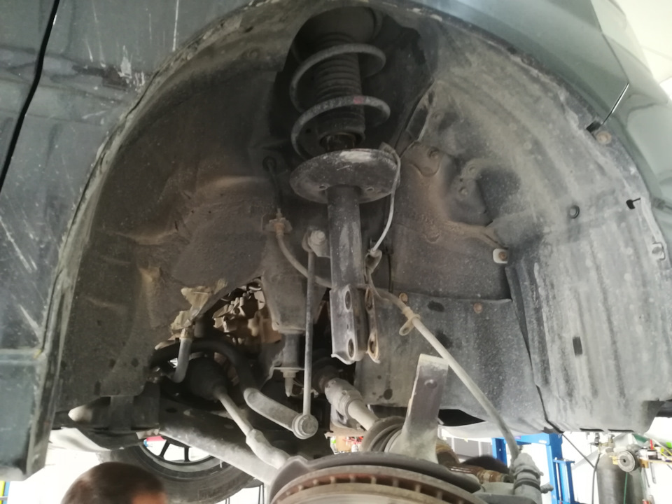 Замена пыльник внутренней гранаты — Toyota Voxy, 2 л, 2002 года ...