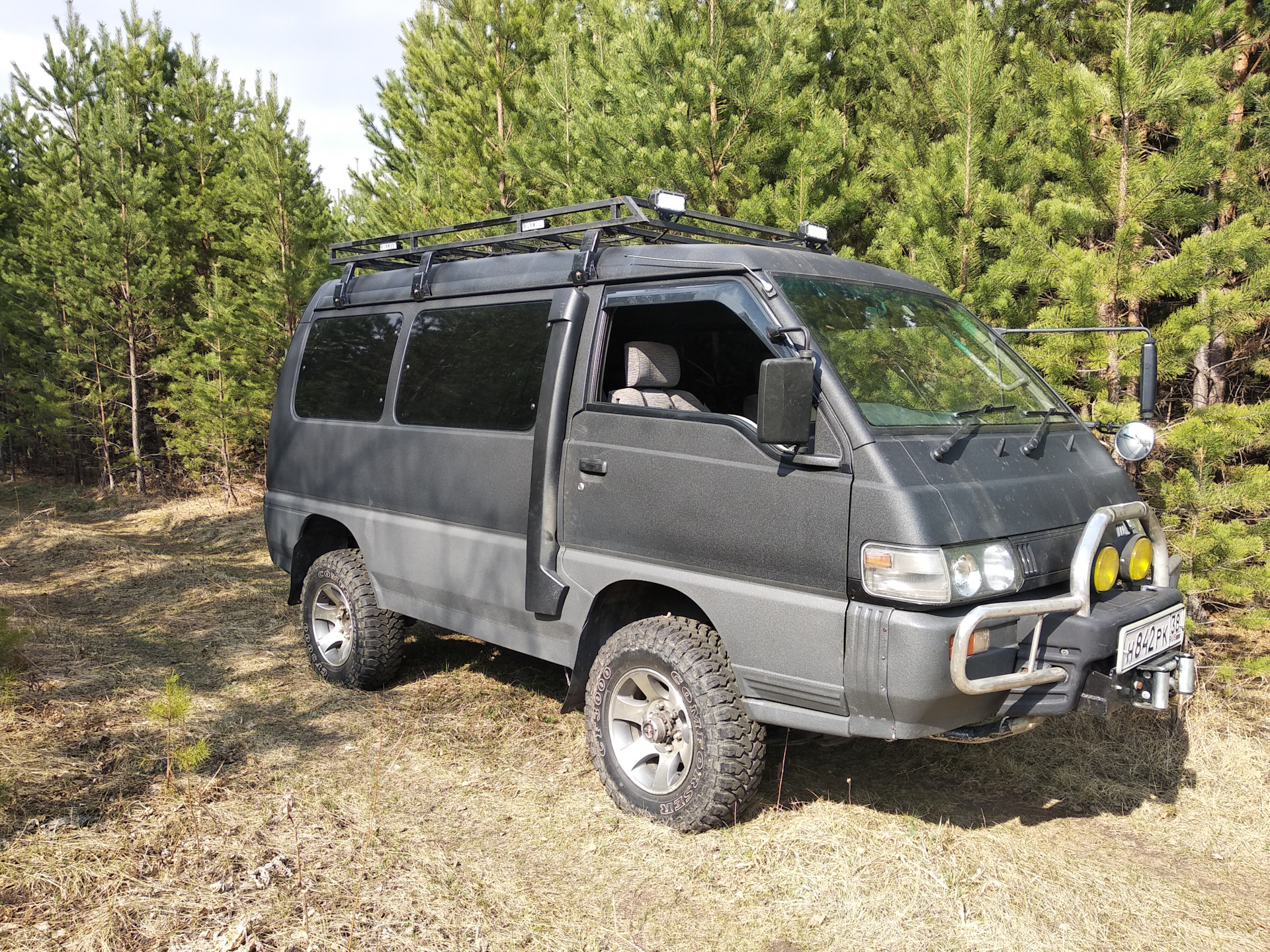 Запчасти мицубиси делика. Делика матовая. Мицубиси л400. Mitsubishi delica 2001. Mitsubishi l400.