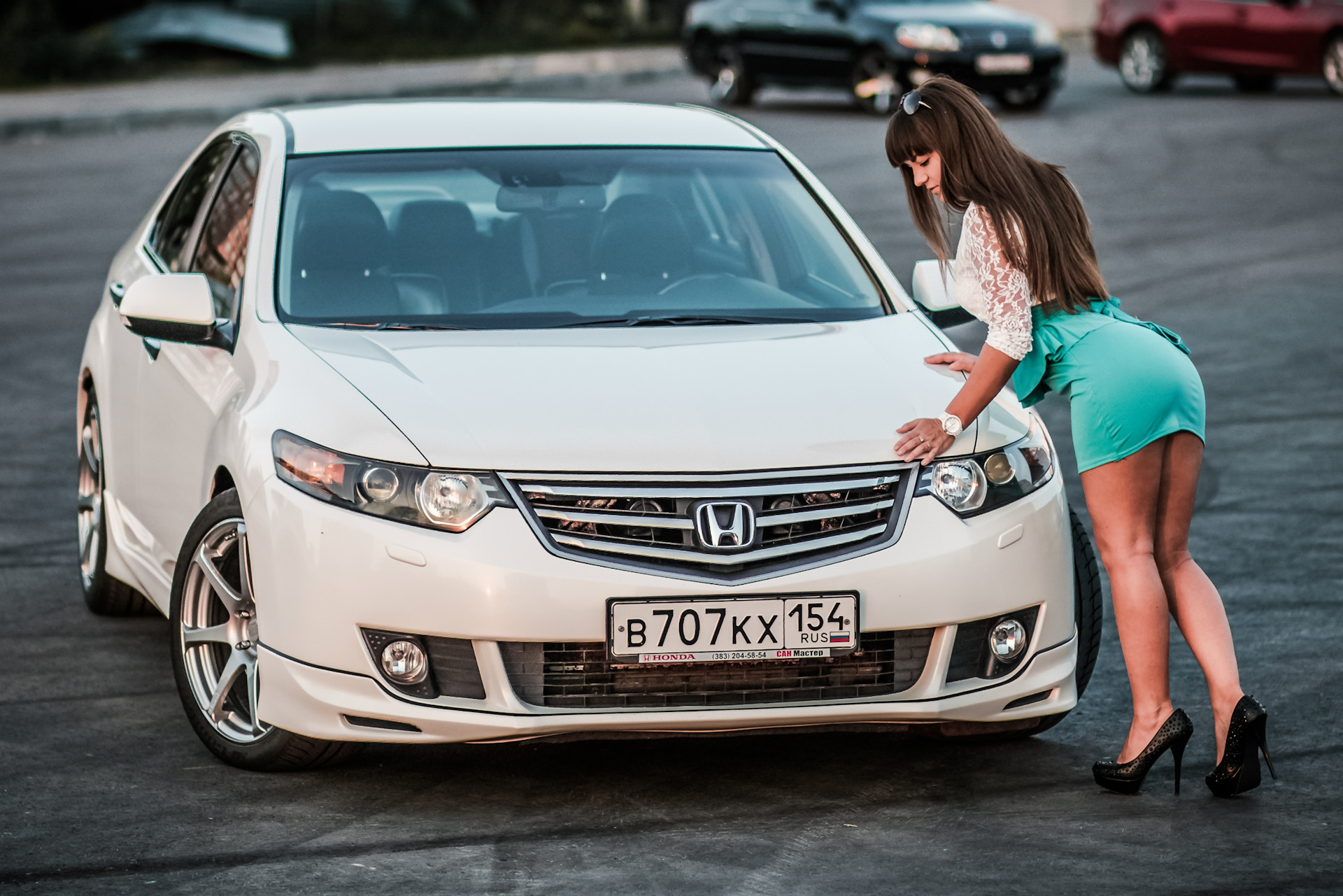 Accord russian. Хонда Аккорд 8 с девушкой. Виктория Хонда. Хонда Аккорд Вики. Honda Accord White buyer.