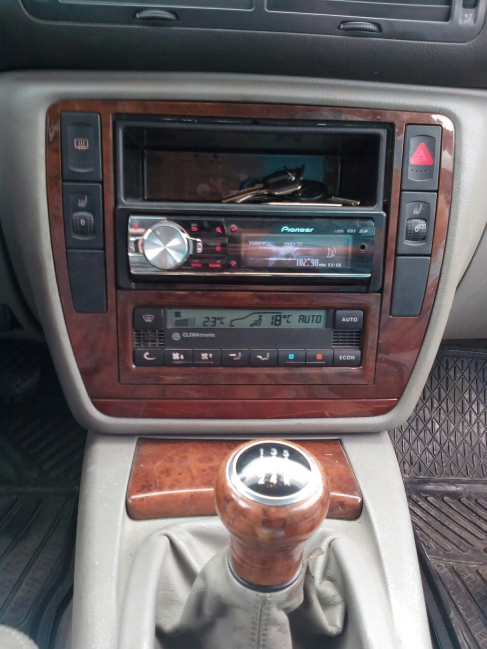 Установка 2 дин рамки. — Volkswagen Passat B5, 1,8 л, 2002 года ...