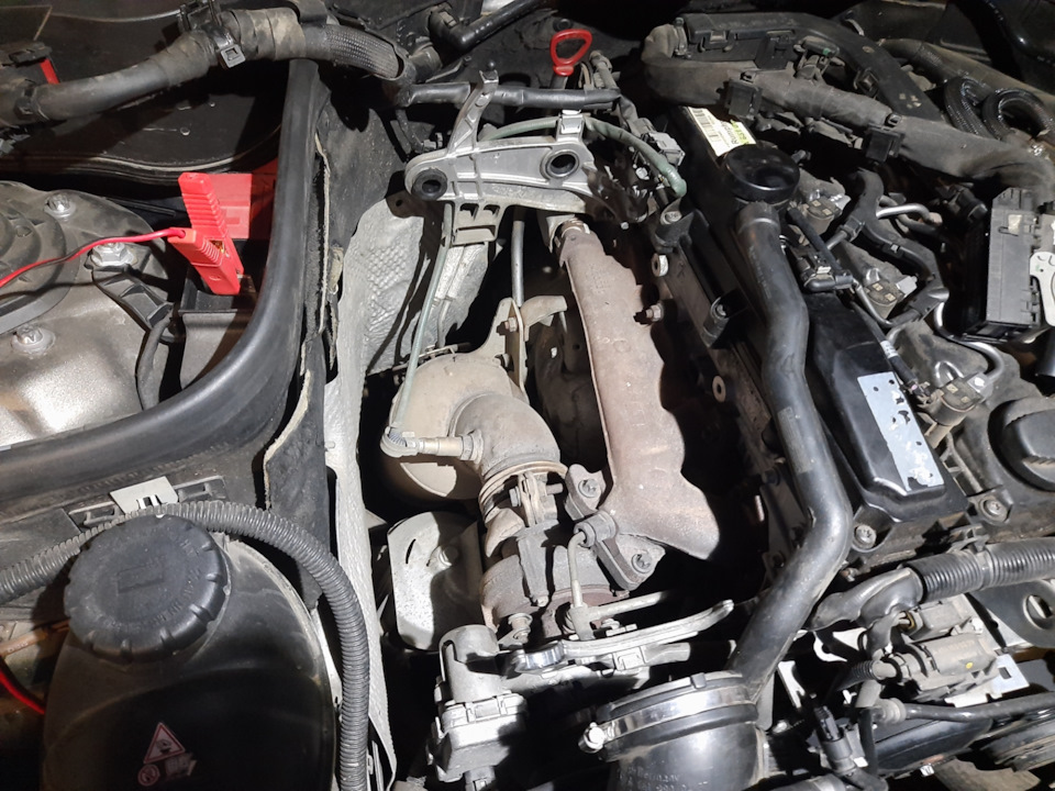 Где находится стартер мерседес 211 Замена стартера (om651) update - Mercedes-Benz E-class (W212), 2,2 л, 2010 года 