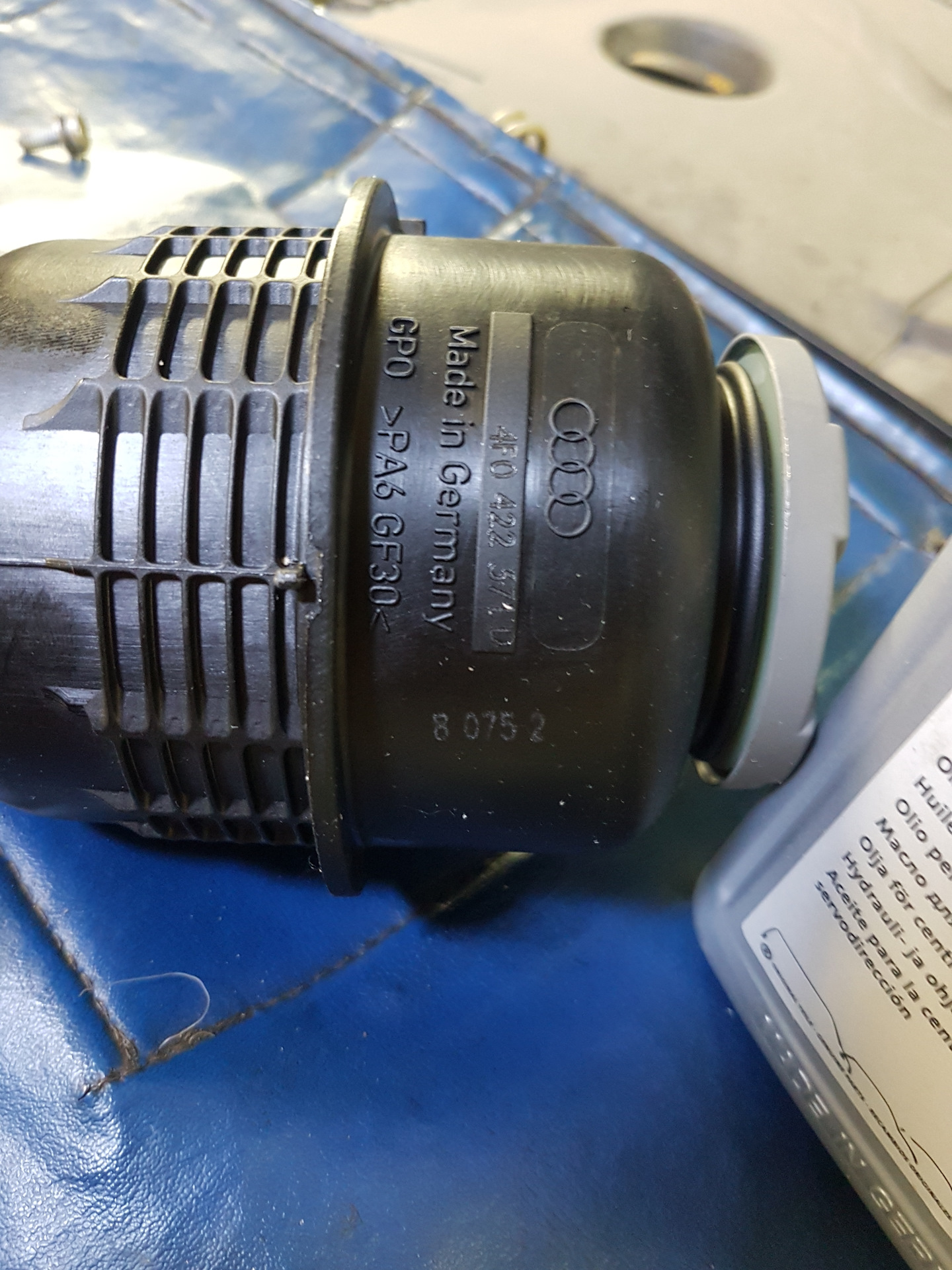 Замена жидкости ГУРа — Audi Q5 (1G), 2 л, 2010 года | своими руками ...