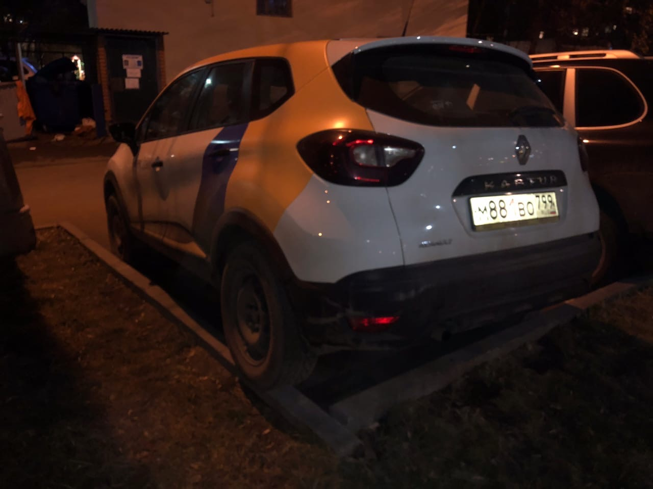 Делимобиль премиум авто. Каршеринг. Машина каршеринг. Ночной каршеринг. Перегонщик каршеринга.