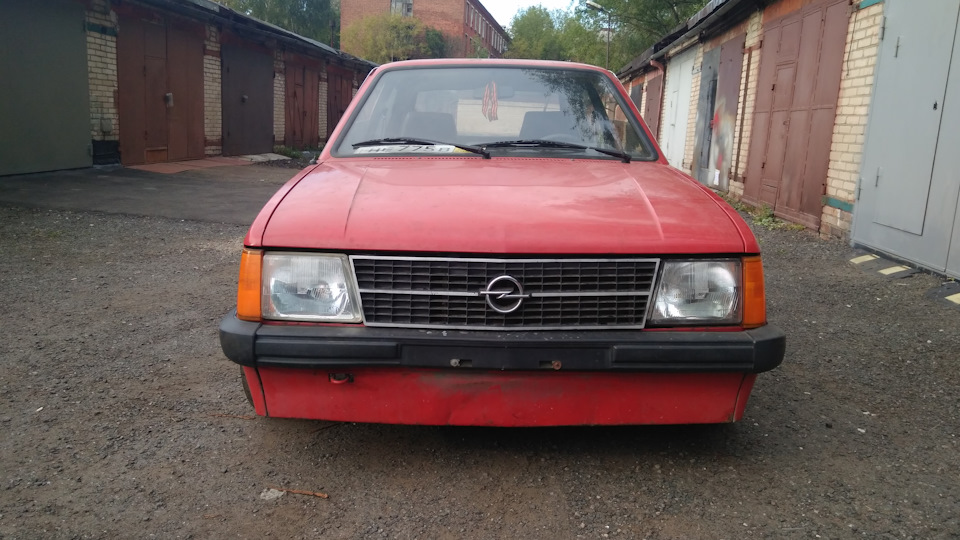 Opel Kadett D iablo rojo