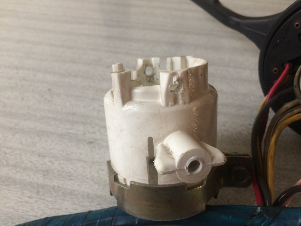 Разборка и ремонт трехрычажного подрулевого переключателя. — Москвич ...