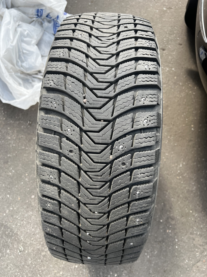 Шины зимние шипованные Michelin 205/55 R16. Б/у | 22 000 ₽ в городе ...
