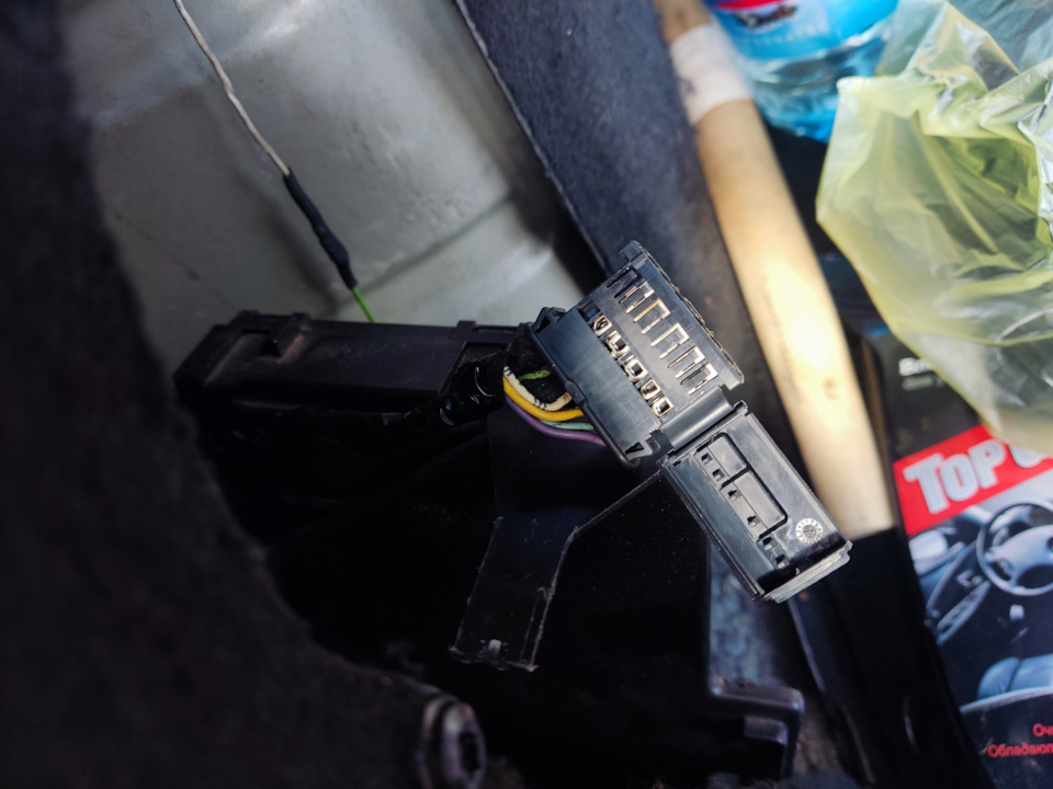#6 Ремонт разъема задних фонарей — Peugeot 308 (1G), 1,6 л, 2008 года ...