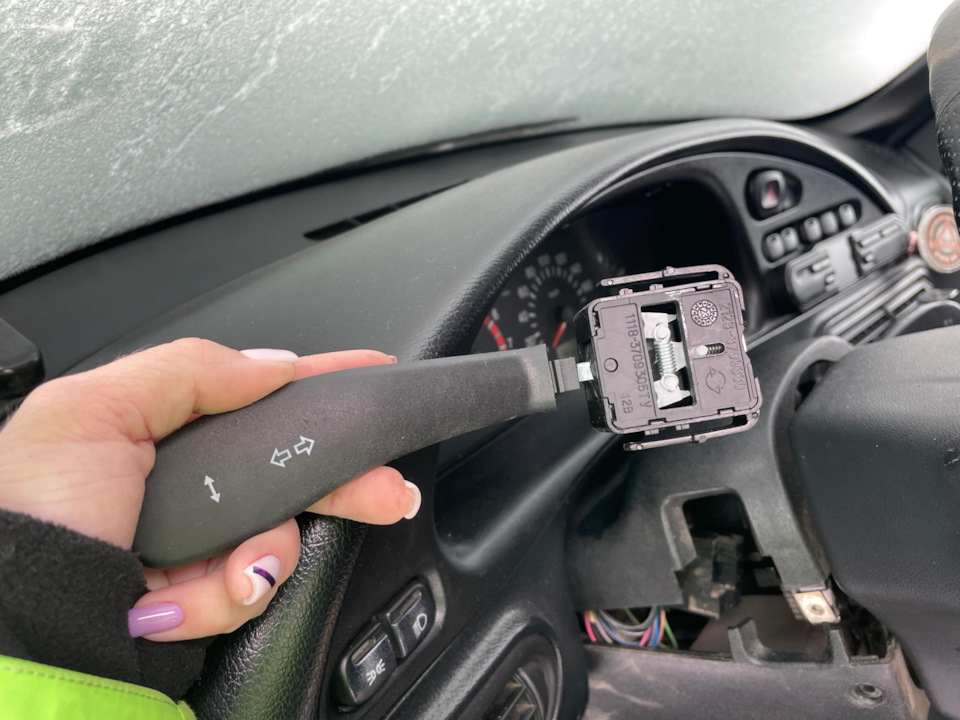 Поворотники перестали работать — Chevrolet Niva (1G), 1,7 л, 2010 года ...
