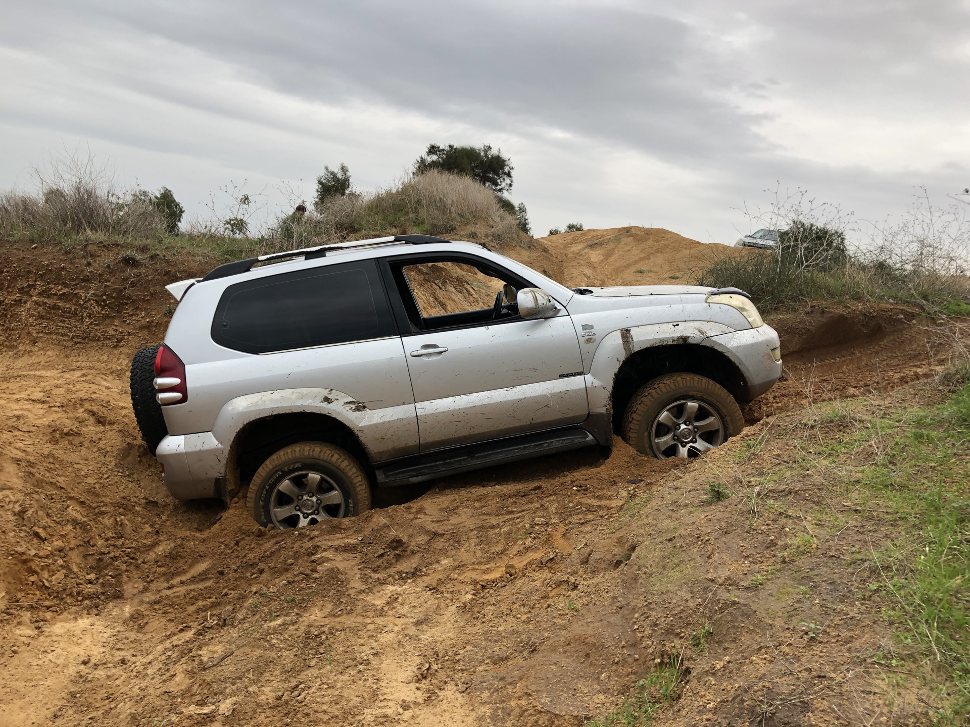 Прадо 120 бездорожье. Прадо 120. Land Cruiser Prado 120 для бездорожья. Toyota Prado бездорожье. Соревнования по бездорожью на внедорожниках Прадо.