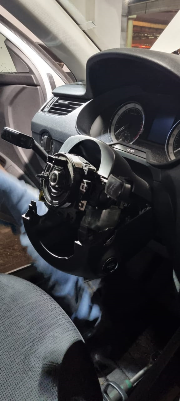 Установка руля с подогревом + бонус подрулевые лепестки DSG — Skoda ...