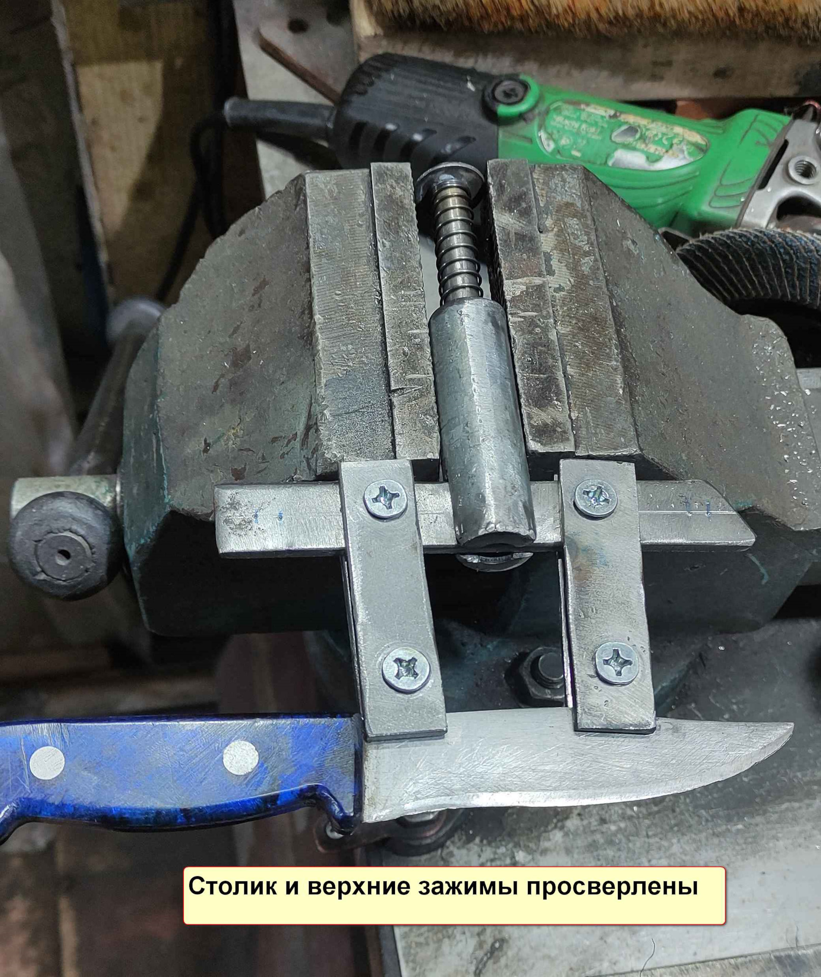 Самодельный станок для заточки пильных дисков. Приспособление для болгарки наждак. Точилка для ножей из дисков для болгарки. Точилка ножей с помощью ушм. Круг на болгарку для заточки ножей.