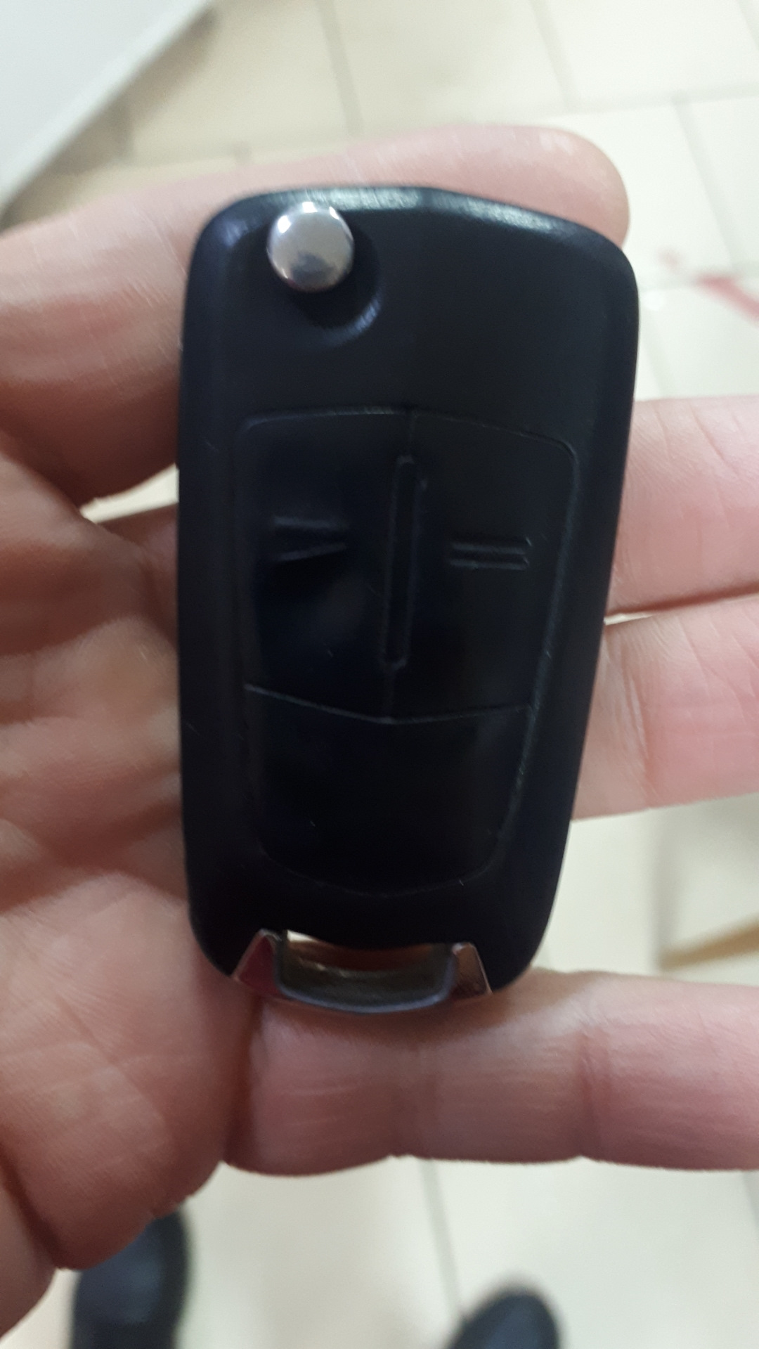 Новая батарейка в ключ — Opel Corsa D, 1,3 л, 2010 года | просто так ...