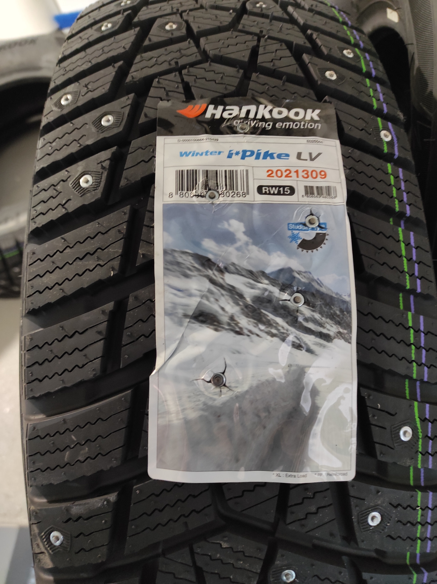 Шины winter pike. Hankook lt205/75r16c 110/108r Winter i*Pike lv rw15 TL pr8 (шип.). 185/75r16c Hankook Winter i*Pike lv rw15 104/102r*. А/шина 225/75r16c Hankook rw15 Winter i Pike lv 121/120r (шип). I-Pike lv rw15 235/65r16c 115/113r.