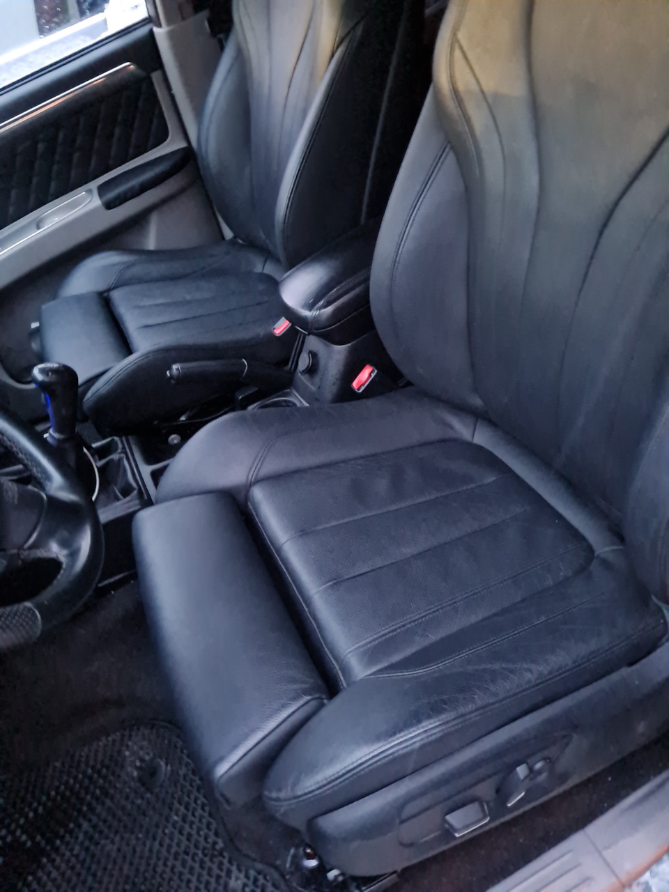 Сиденья паджеро спорт 2. Кожаные сиденья в Паджеро спорт 1. Обшивка переднего сидения Митсубиши паджерт спорт.