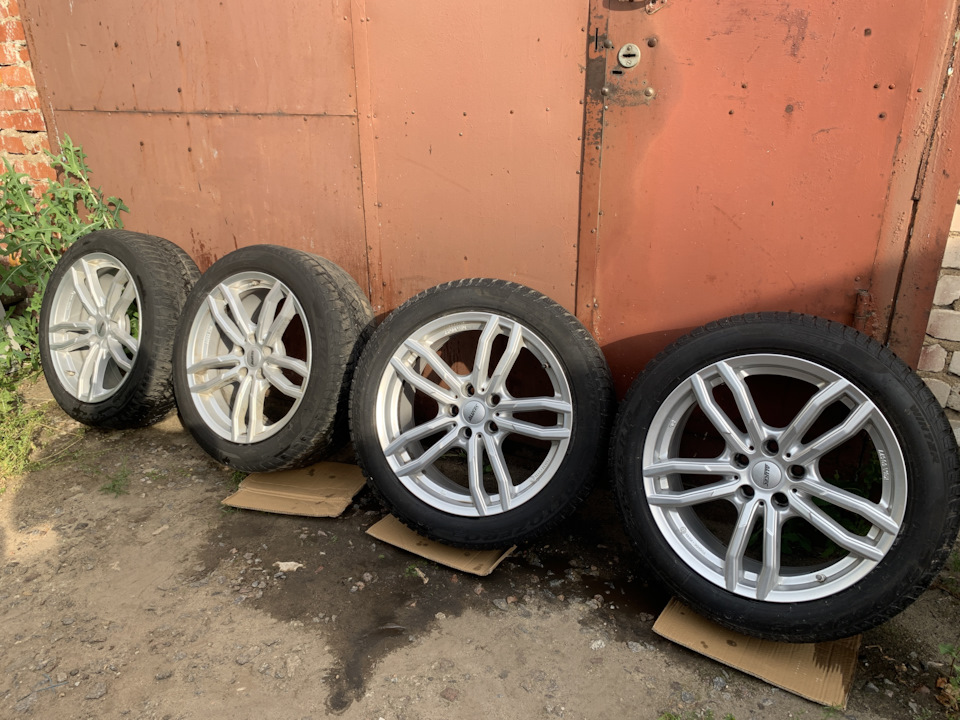Шины зимние нешипованные Pirelli 245/45 R18, литые диски Alutec 8Jx18 ...