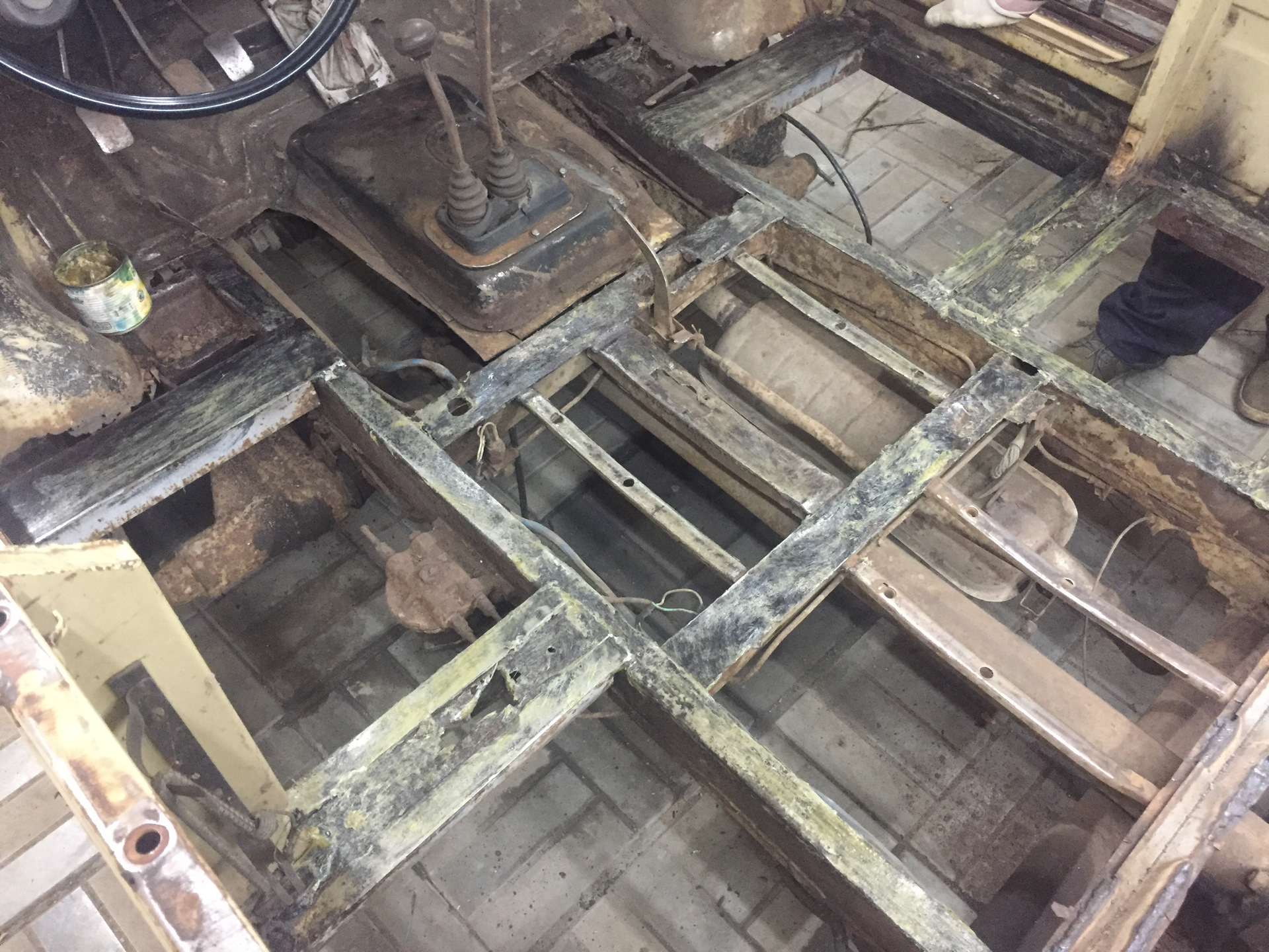 Укладка пола — ЛуАЗ 969, 1 л, 1991 года | кузовной ремонт | DRIVE2