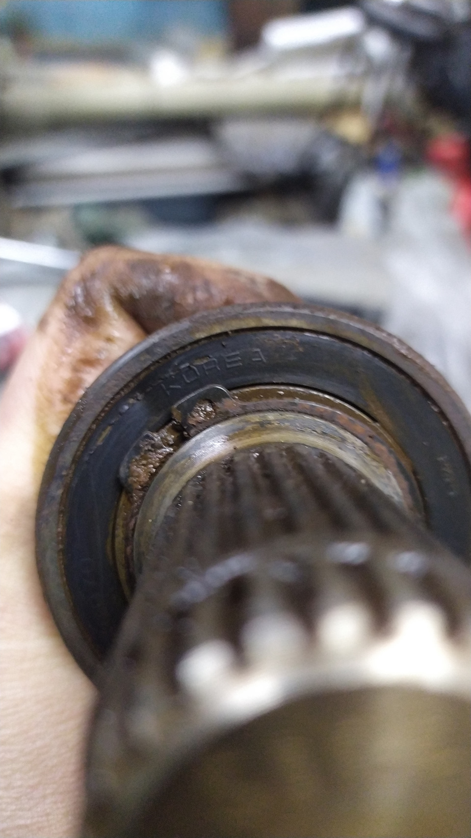 Замена подшипника правого чулка переднего привода — SsangYong Actyon ...