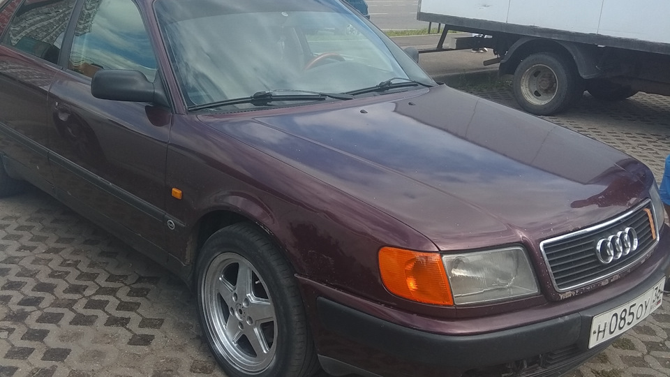 Audi 100 Вишнёвая баржа