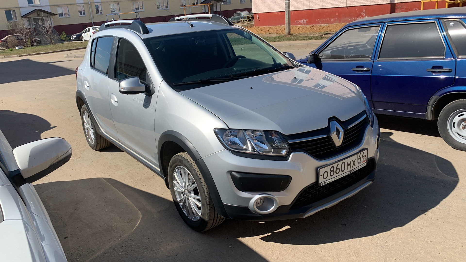 Renault Sandero Stepway (2G) 1.6 бензиновый 2018 | Silver на DRIVE2