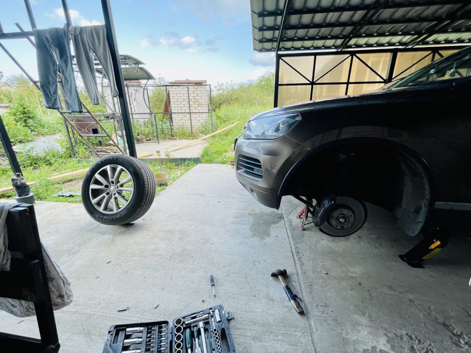 25#. Щелчки в тормозном суппорте. — Volkswagen Touareg (2G), 3 л, 2012 ...