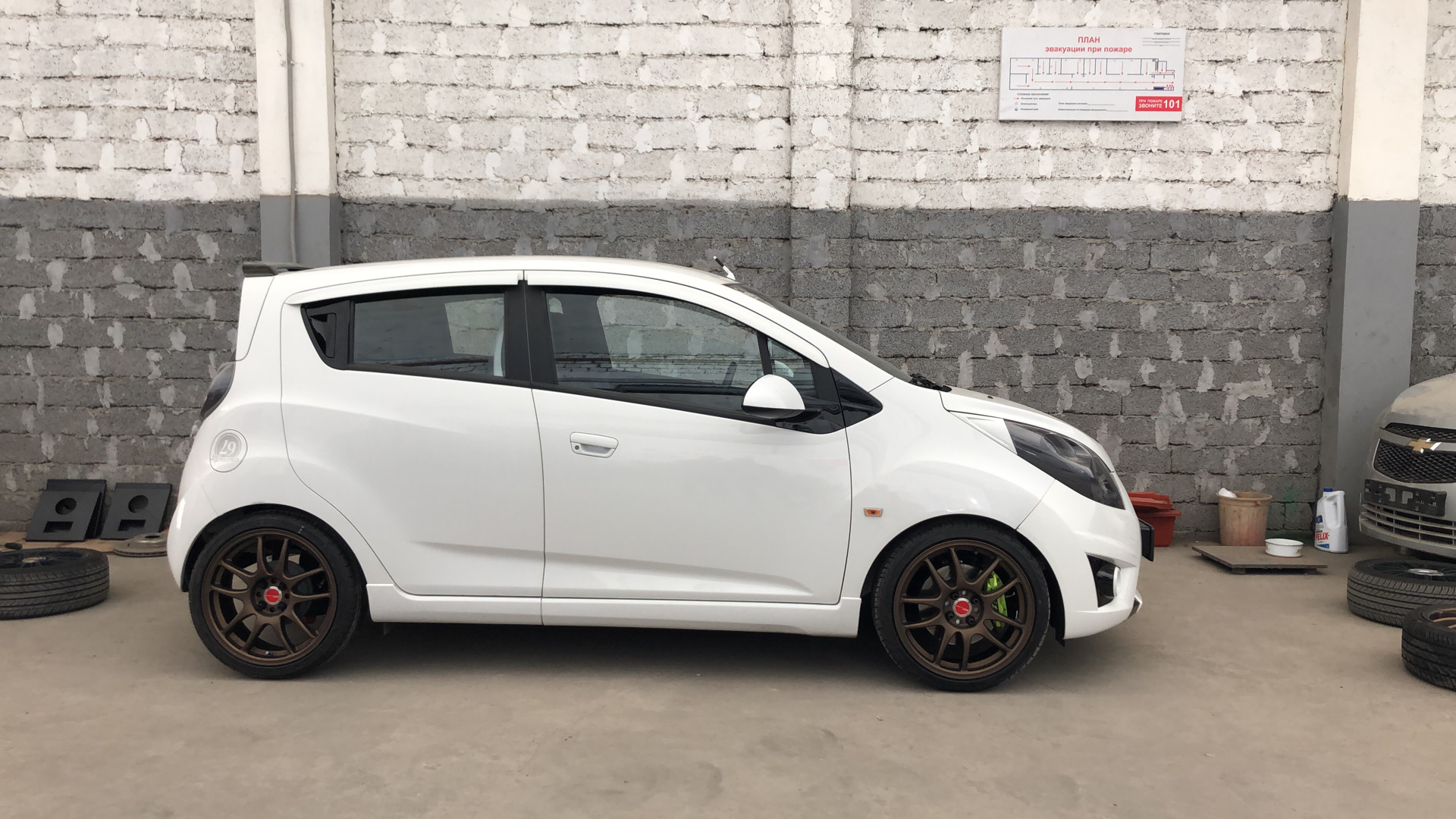Spark диски. Spark Tuning 2021. Spark Tuning 2022. Chevrolet Spark Tuning. Шевроле Спарк на 16 колесах.