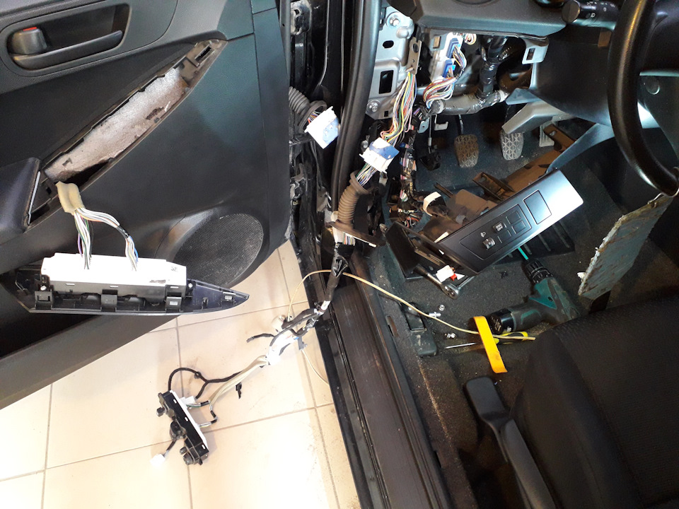 Mazda 3 стеклоподъемники авто