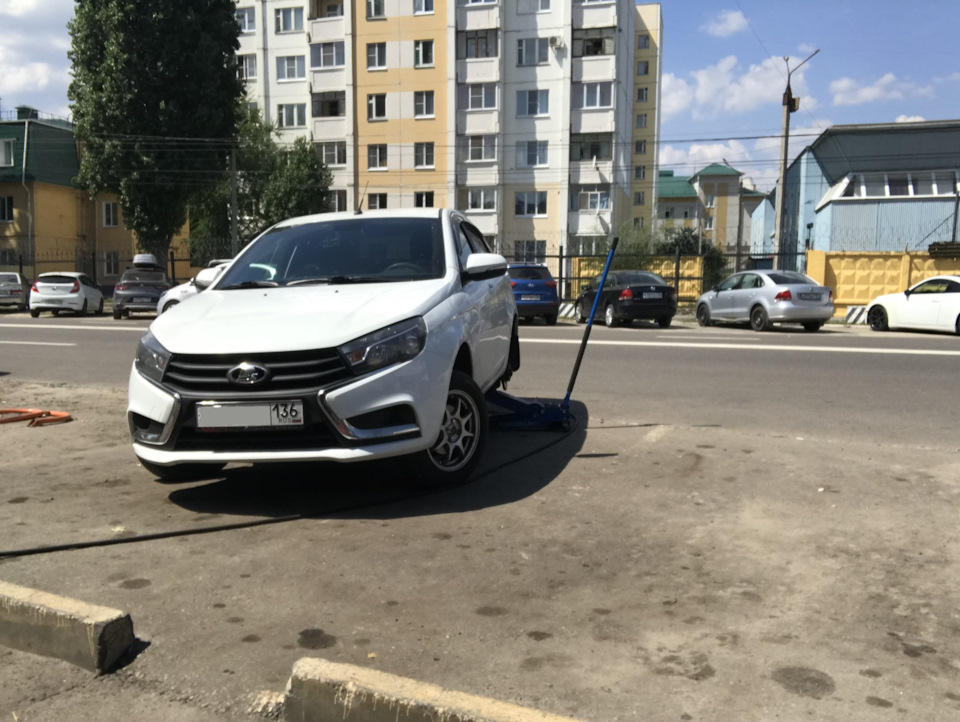 Прокол, ремонт, в итоге замена колеса на новое. — Lada Vesta, 1,8 л ...