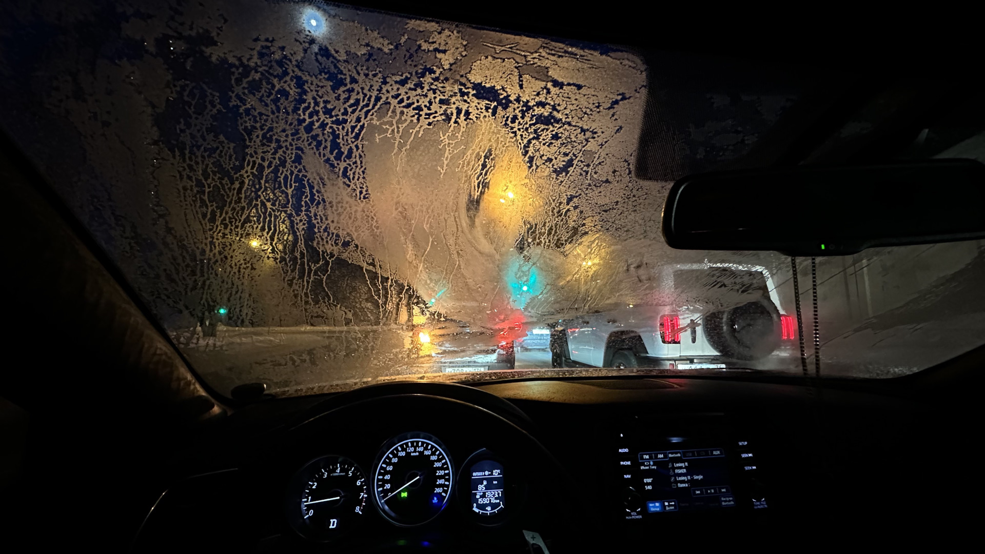 окно автомобиля зима. замерзает лобовое изнутри машины что делать. замерзшее стекло машины изнутри. замерзшее лобовое стекло изнутри. замерзшее стекло машины изнутри.