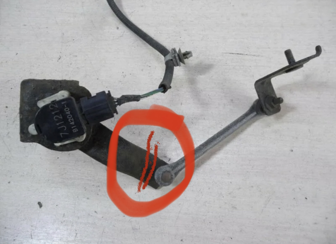 Датчик положения кузова митсубиси паджеро 4. Датчик уровня фар volvo c30. Передний датчик положения кузова. Датчик уровня кузова w221. Передний датчик положения кузова.