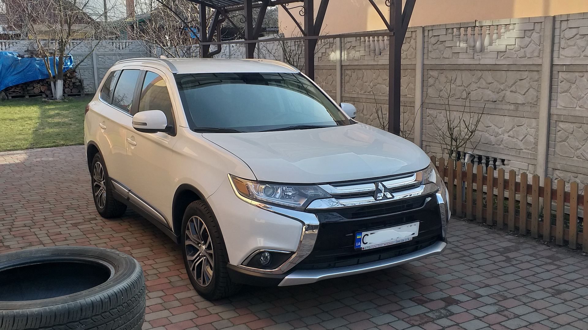 Mitsubishi Outlander (3G) 2.4 бензиновый 2017 | американский японец на  DRIVE2