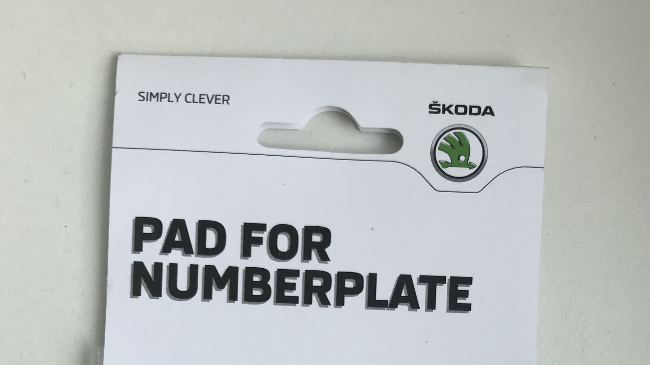 Симпли перевод. Skoda simply Clever. Skoda simply Clever логотип. Шкода Симпли Клевер фото. Simply Clever крышка стеклоочистителя.