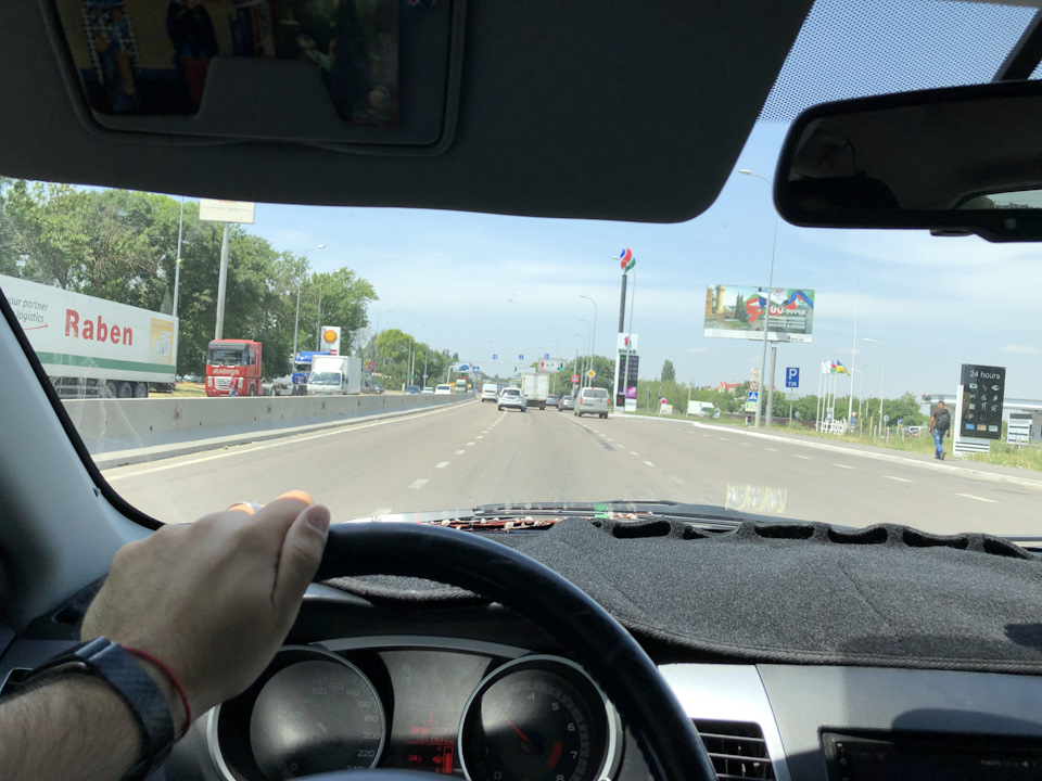 Биение в руль на скорости выше 100 км. За рулем. На скорости начинает бить руль. Скорость вибрации. На скорости начинает бить руль.