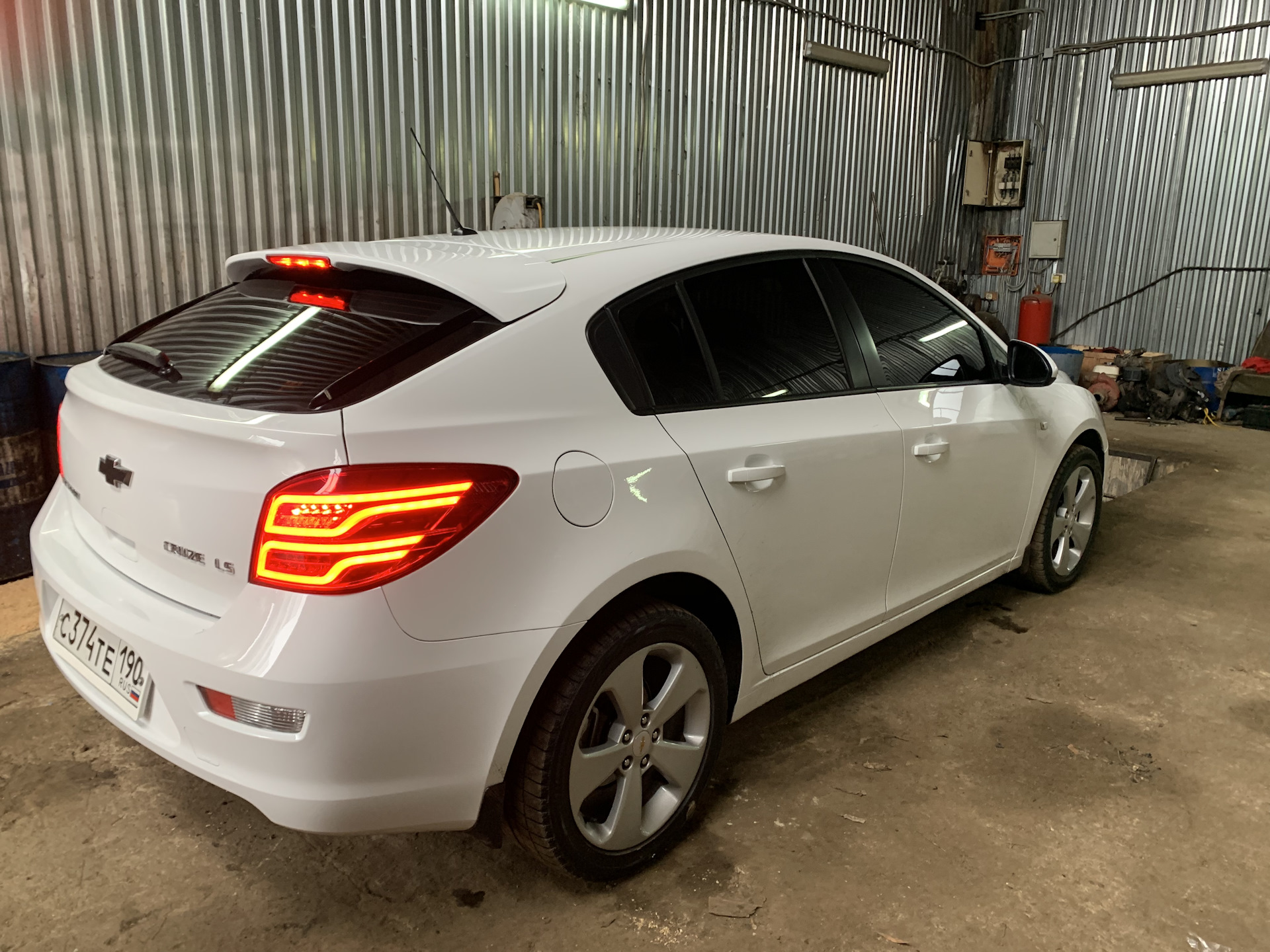 Спойлер Chevrolet Cruze хэтчбек