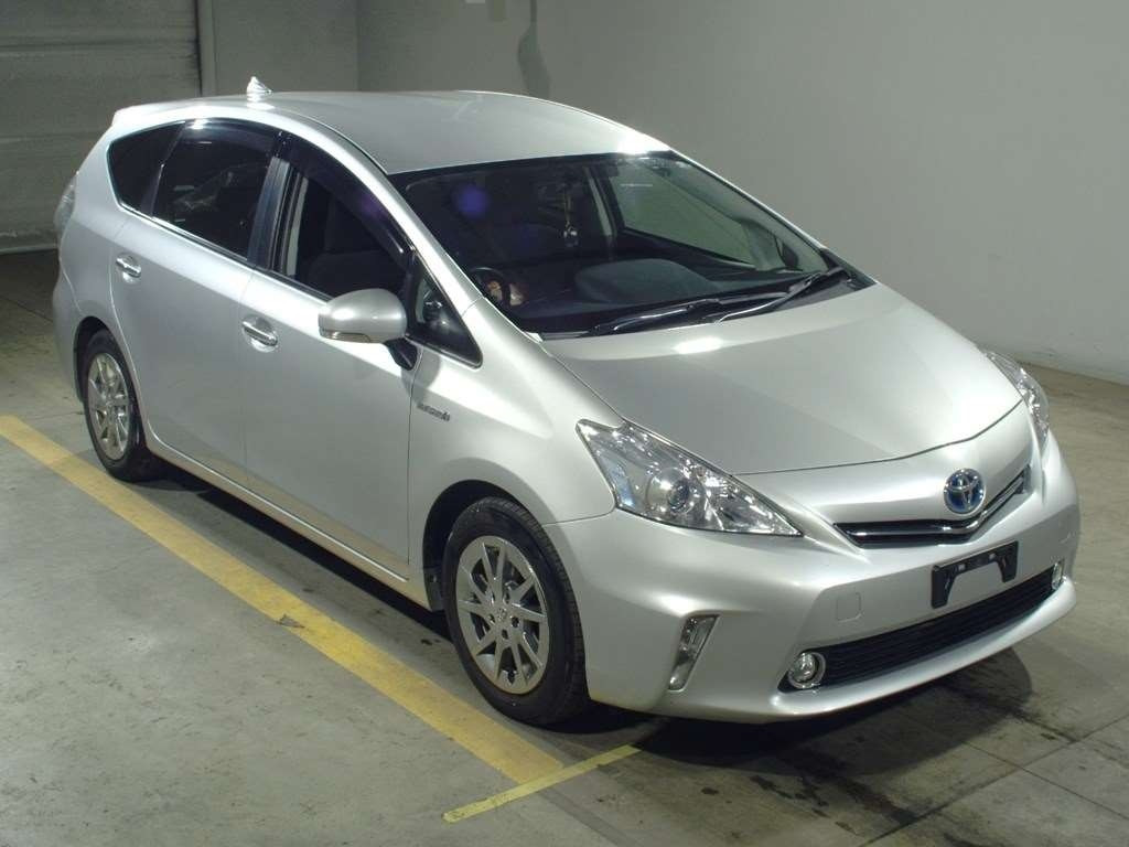 Тойота под заказ из японии. Тойота Приус 2014. Тойота Приус Альфа 2015. Toyota Prius Alpha zvw41w. Тойота Приус Альфа 2011.