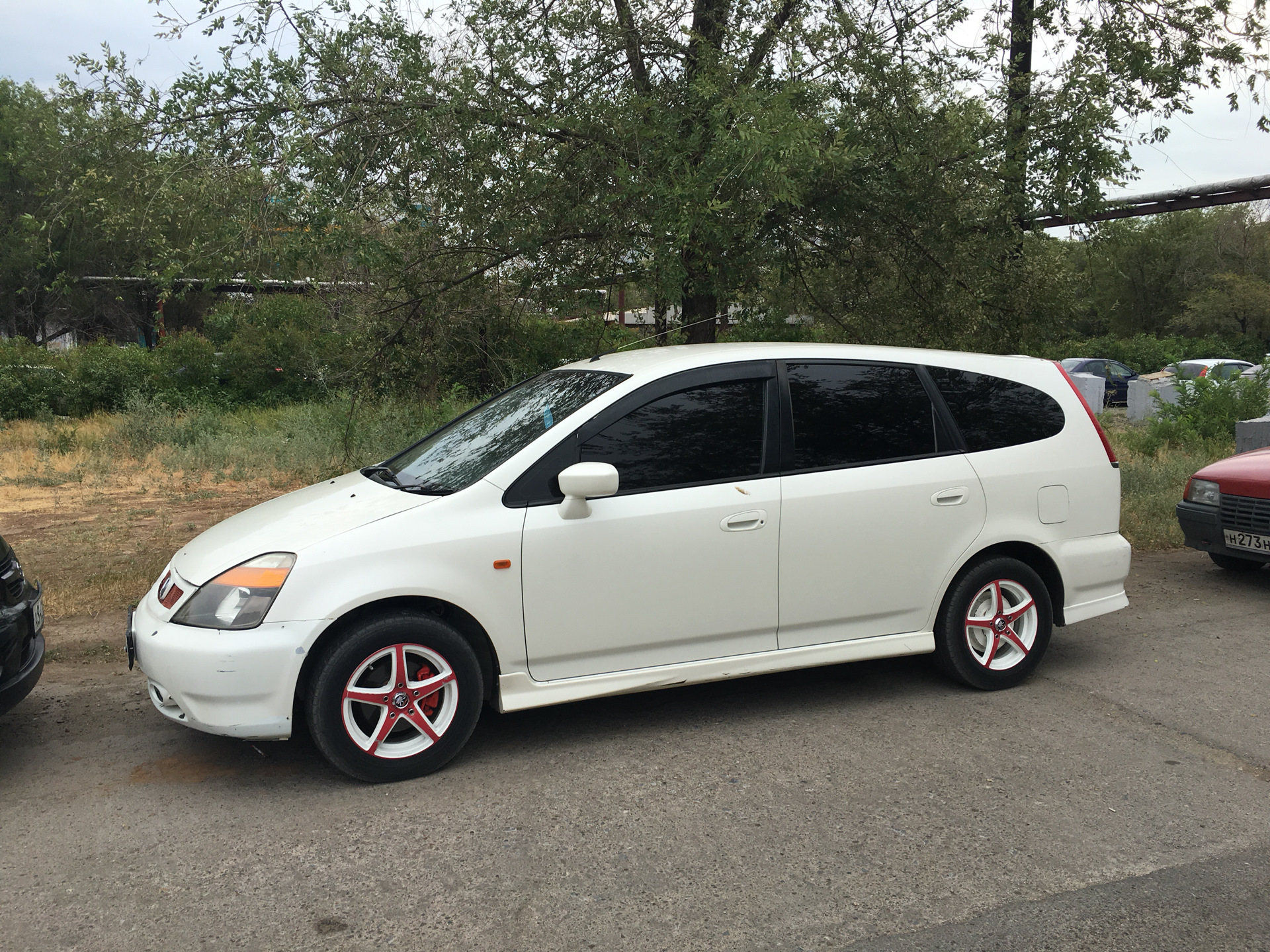 Белый стрим. Хонда стрим белый rn1. Honda Stream rn7 White. Honda Stream rn1 золотистый. Honda Stream тюнинг белая.