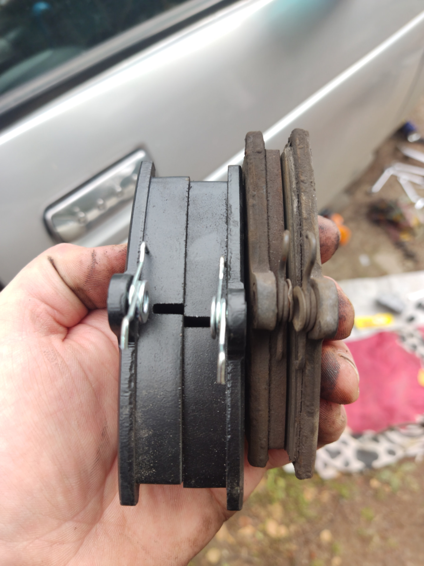 Замена передних тормозные колодок — Lada 21103, 1,5 л, 2003 года ...