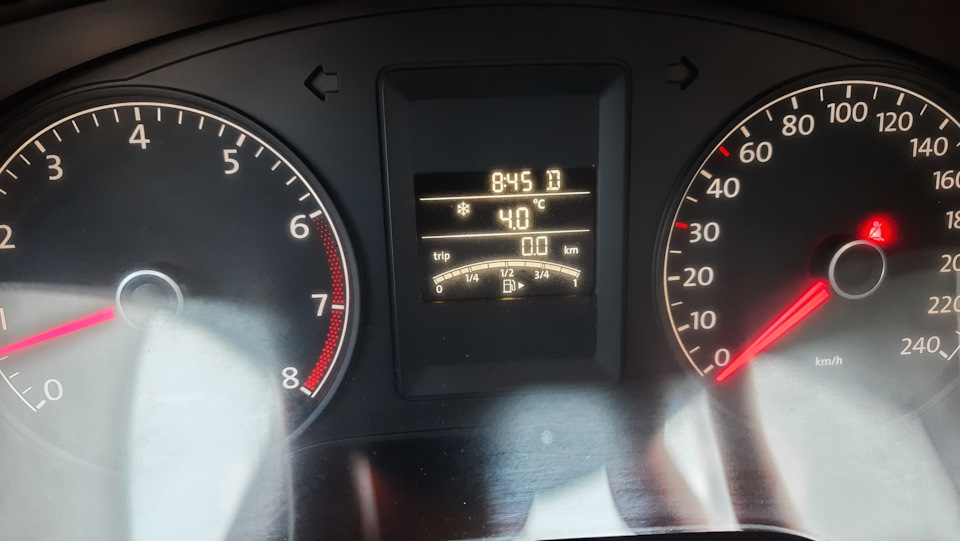 Полировка стекла приборной панели — Volkswagen Jetta VI, 2 л, 2014 года ...