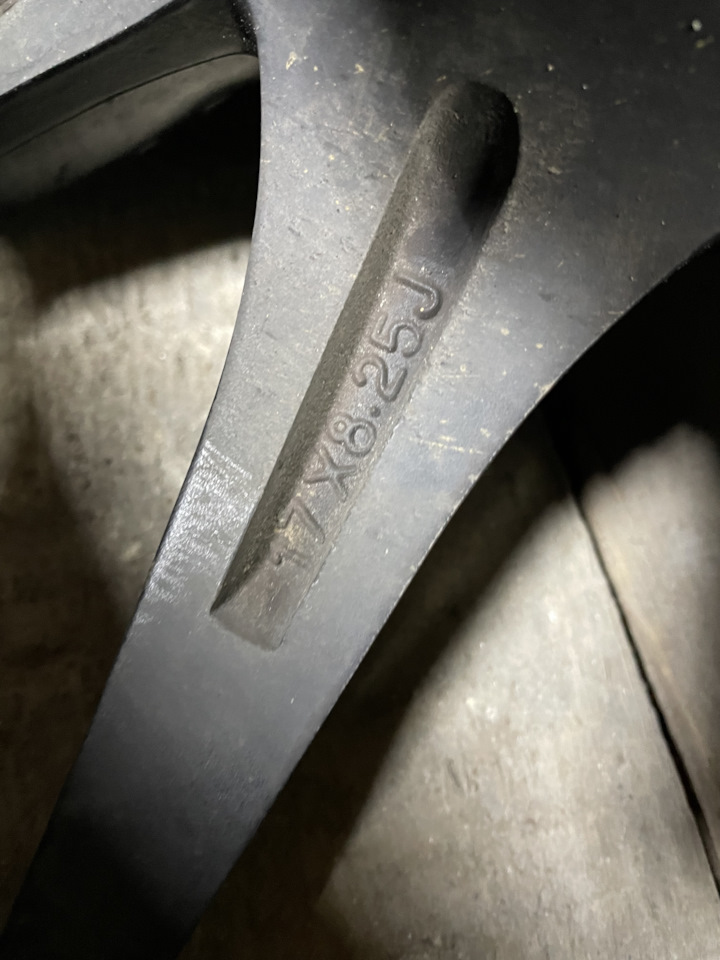 Шины летние 205/45 R17, литые диски 8,5Jx17 ET25 4x100 на Mitsubishi ...