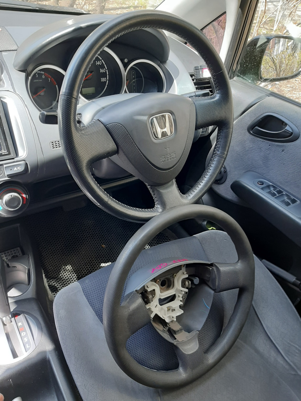 Новый старый руль — Honda Fit (1G), 1,3 л, 2002 года | аксессуары | DRIVE2