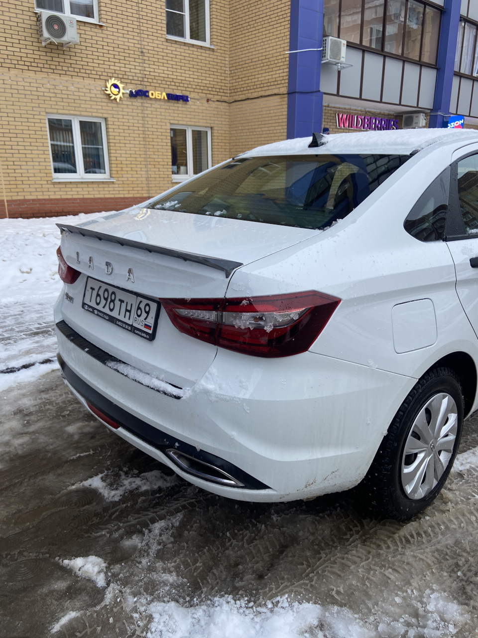 Примерка спойлера — Lada Vesta (NG), 1,6 л, 2023 года | стайлинг | DRIVE2